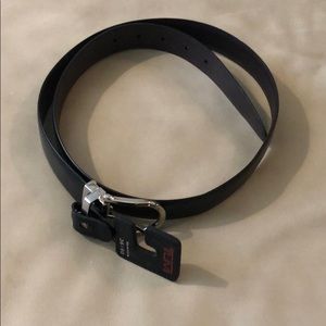 Tumi Reversible Black and Brown Men’s belt